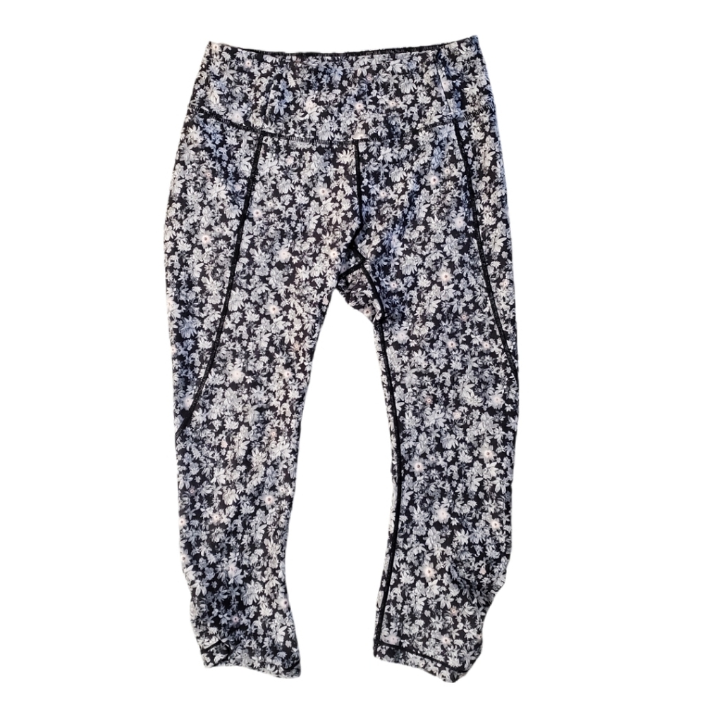 Calia By Carrie Underwood Black Floral Print Essentials‎ Capri Leggings Medium
